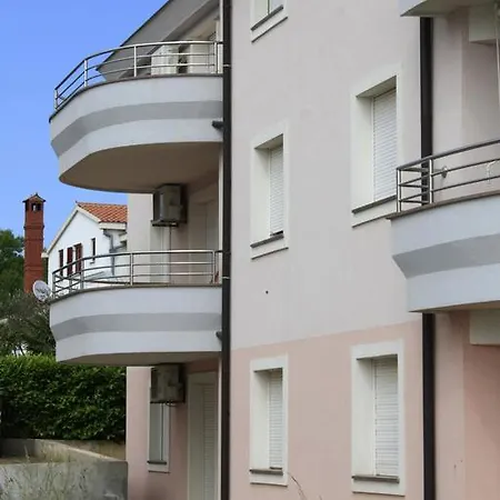 Apartment Seafront Gaby *