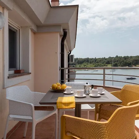 Apartment Seafront Gaby *
